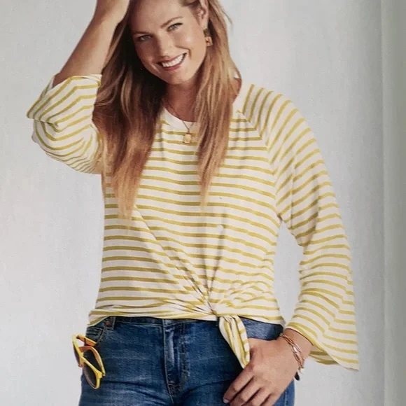 CAbi Tops Nwot Cabi Standard Sweatshirt Spring 22 Style 5929